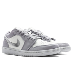 Women's 1 Low SE - Light Steel Grey/Sail/White