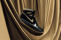 1 Retro High OG - Black/Metallic Gold