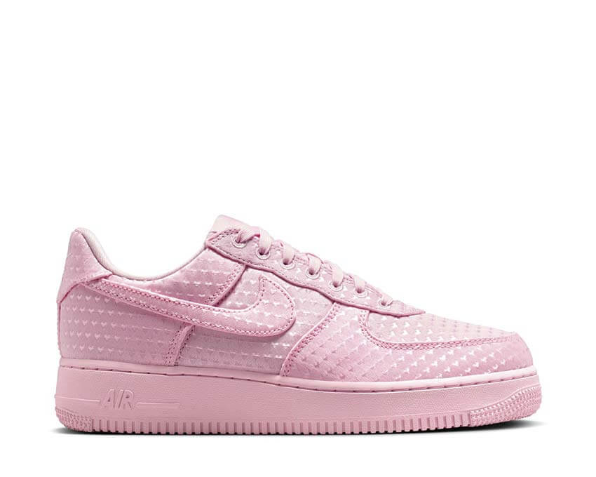 Air Force 1 '07 Low SE W "Valentine's Day